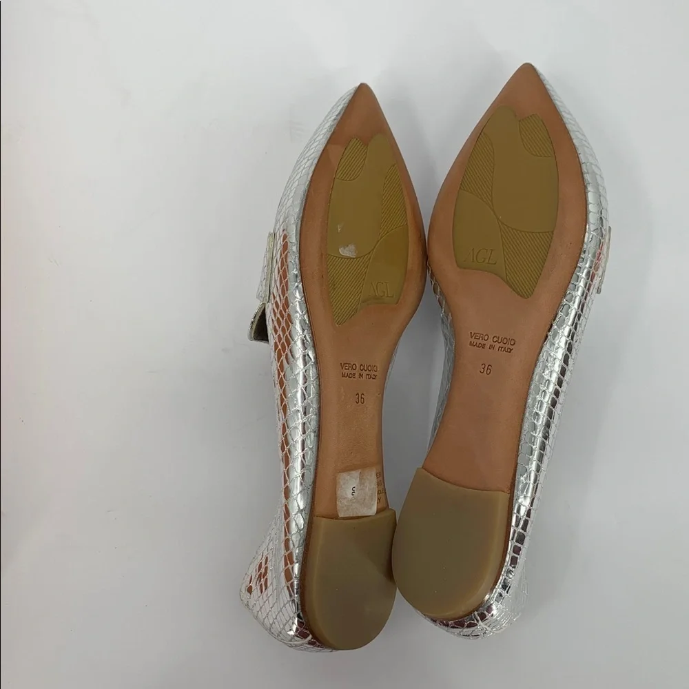 AGL Softy Pointy toe shoe loafer metallic silver snake textured Italy EUC 36 6